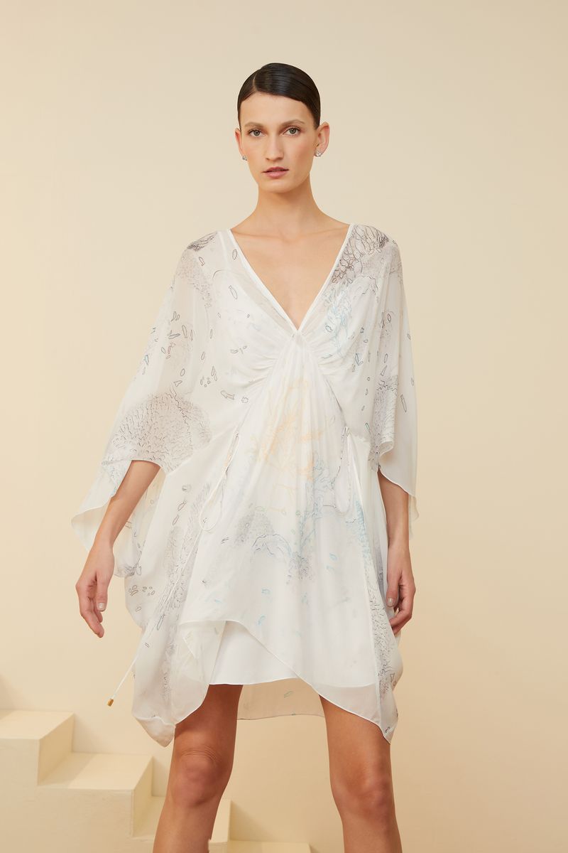 07026304_27434_2-VESTIDO-DE-GEORGETTE-LEVE-CURTO-DECOTE-V-ESTAMPADO