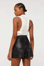 25053319_0005_4-SHORT-DE-COURO-COM-CINTO-ELASTICO