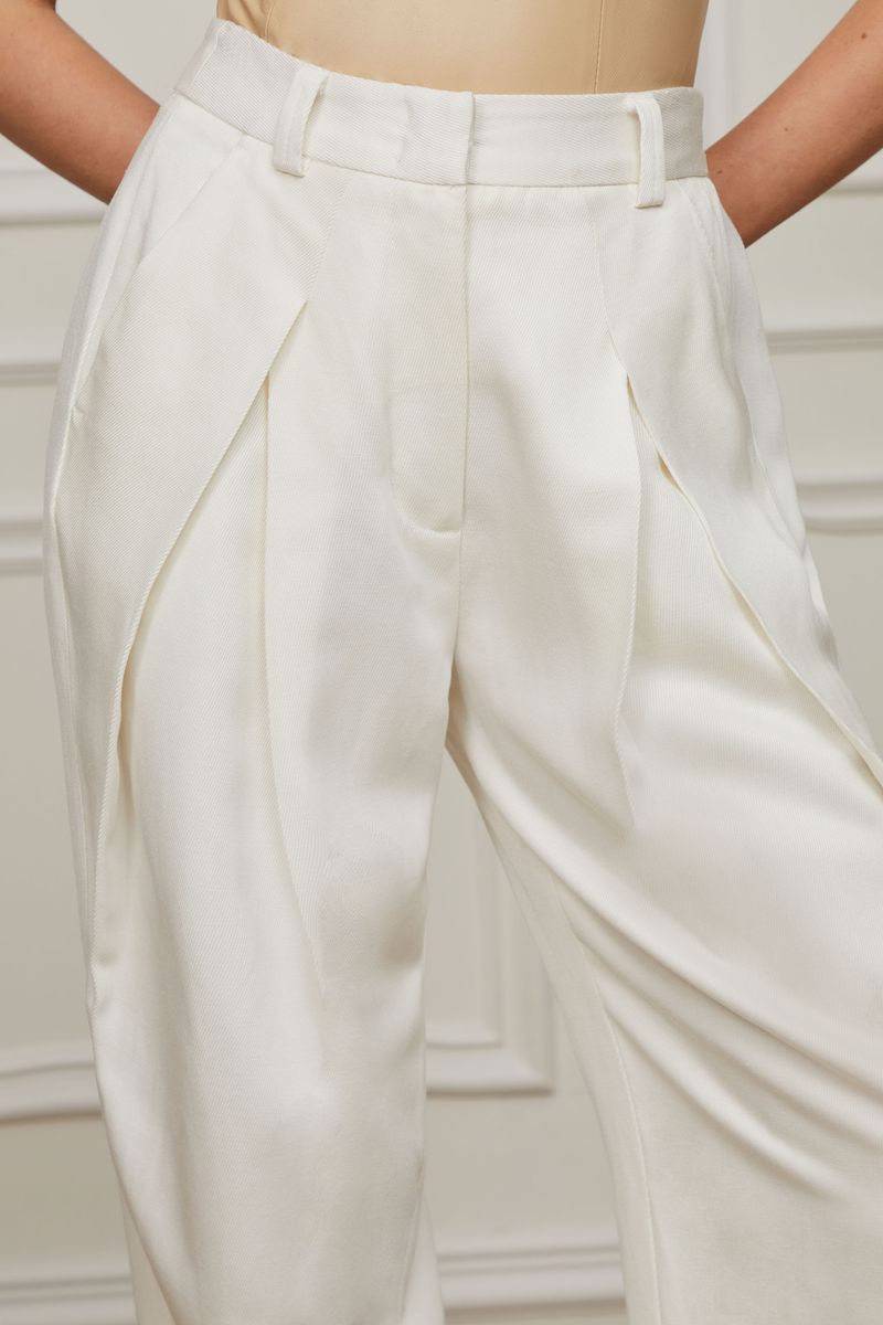 25340249_0003_3-CALCA-ALFAIATARIA-COM-PREGAS-SOBREPOSTAS-AOS-VINCOS-OFF-WHITE