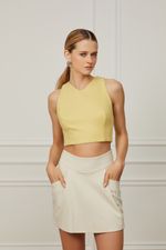 52104877_04517_1-TOP-DE-MALHA-ESTRUTURADO-COM-PREGAS-AMARELO