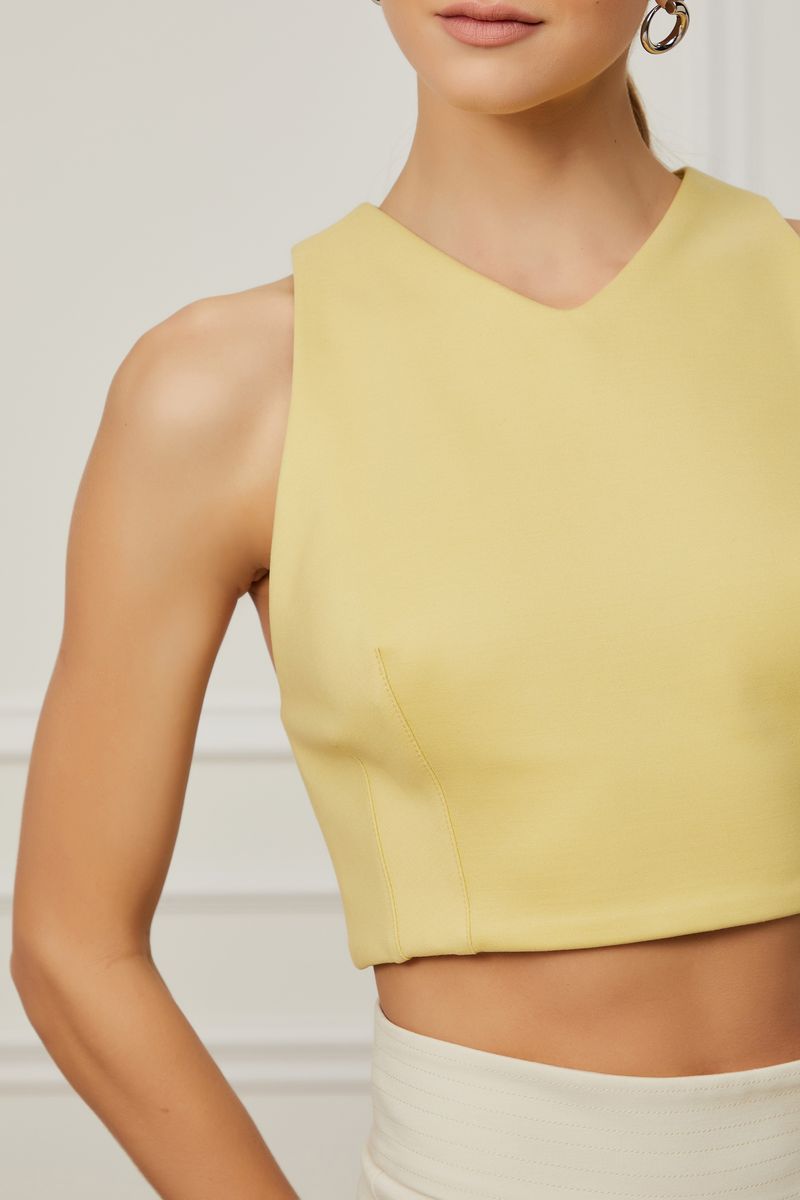 52104877_04517_4-TOP-DE-MALHA-ESTRUTURADO-COM-PREGAS-AMARELO