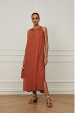 07205440_04522_1-VESTIDO-DE-GEORGETTE-LEVE-MIDI-MARROM-DETALHE-DE-TELA