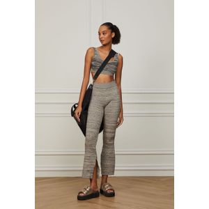 Calça De Tricot Flare Com Abertura Lateral Na Barra