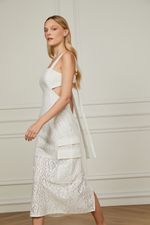 07205668_0024_2-VESTIDO-DE-RENDA-MIDI-OFF-WHITE-COM-RECORTES-LATERAIS