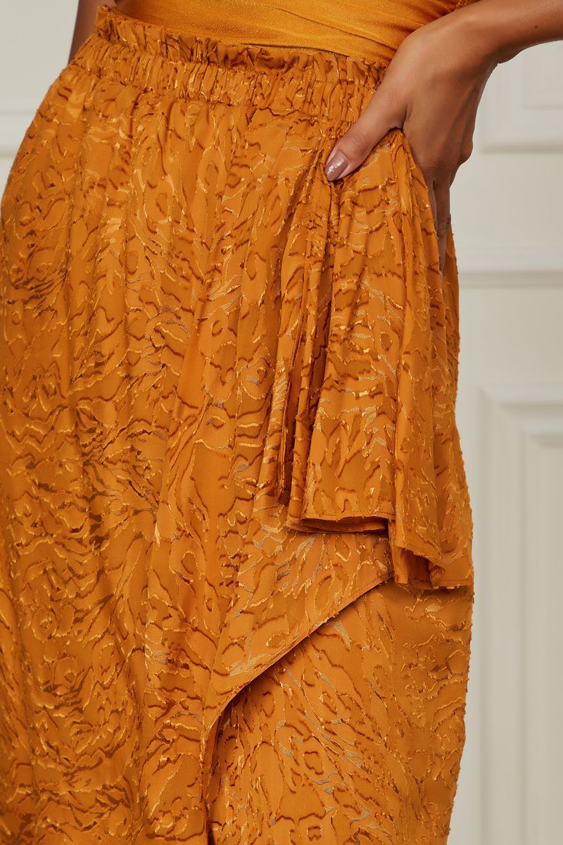 25110957_03355_4-SAIA-MIDI-JACQUARD-MARROM-COS-DE-ELASTICO-COM-BABADO