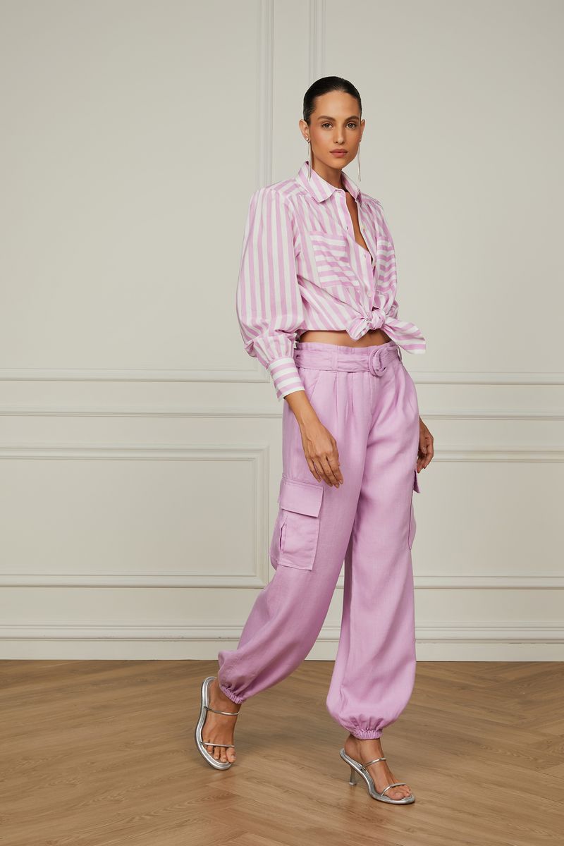 52051351_04531_1-CAMISA-LISTRADA-ROSA-BUQUE-COM-MANGA-LONGA-E-BOLSOS-FRONTAIS