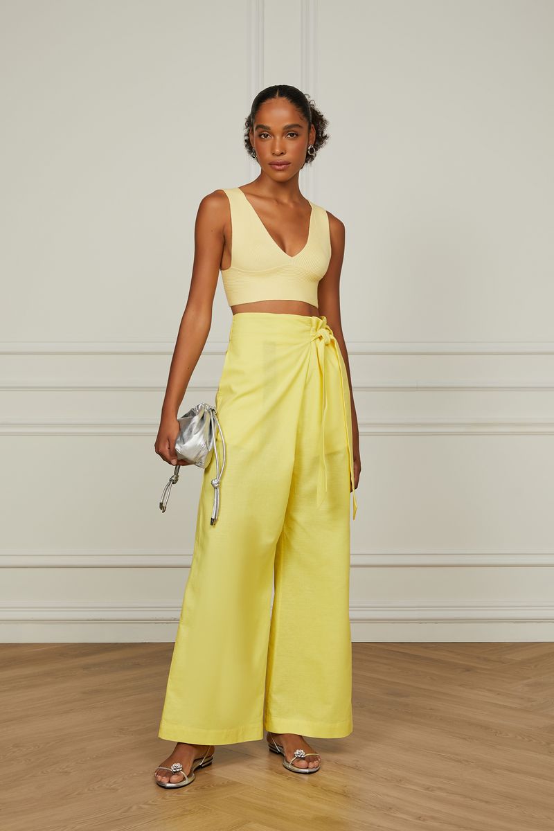 52105007_03037_1-TOP-DE-TRICOT-CANELADO-COM-DECOTE-V-AMARELO