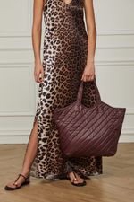 10061849_09032_1-BOLSA-DE-COURO-GRANDE-SAC-MATELASSE