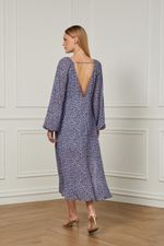 07205979_36172_3-VESTIDO-MIDI-COM-DECOTE-V-FRANZIDO-E-MANGA-LONGA-ESTAMPA-ONCA