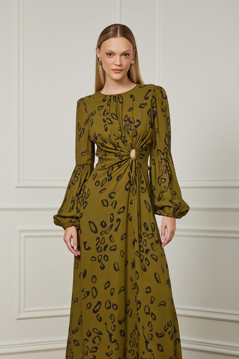 07205982_36153_4-VESTIDO-MIDI-COM-MANGA-LONGA-E-CUT-CENTRAL-AMARRACAO-ESTAMPA-ONCA