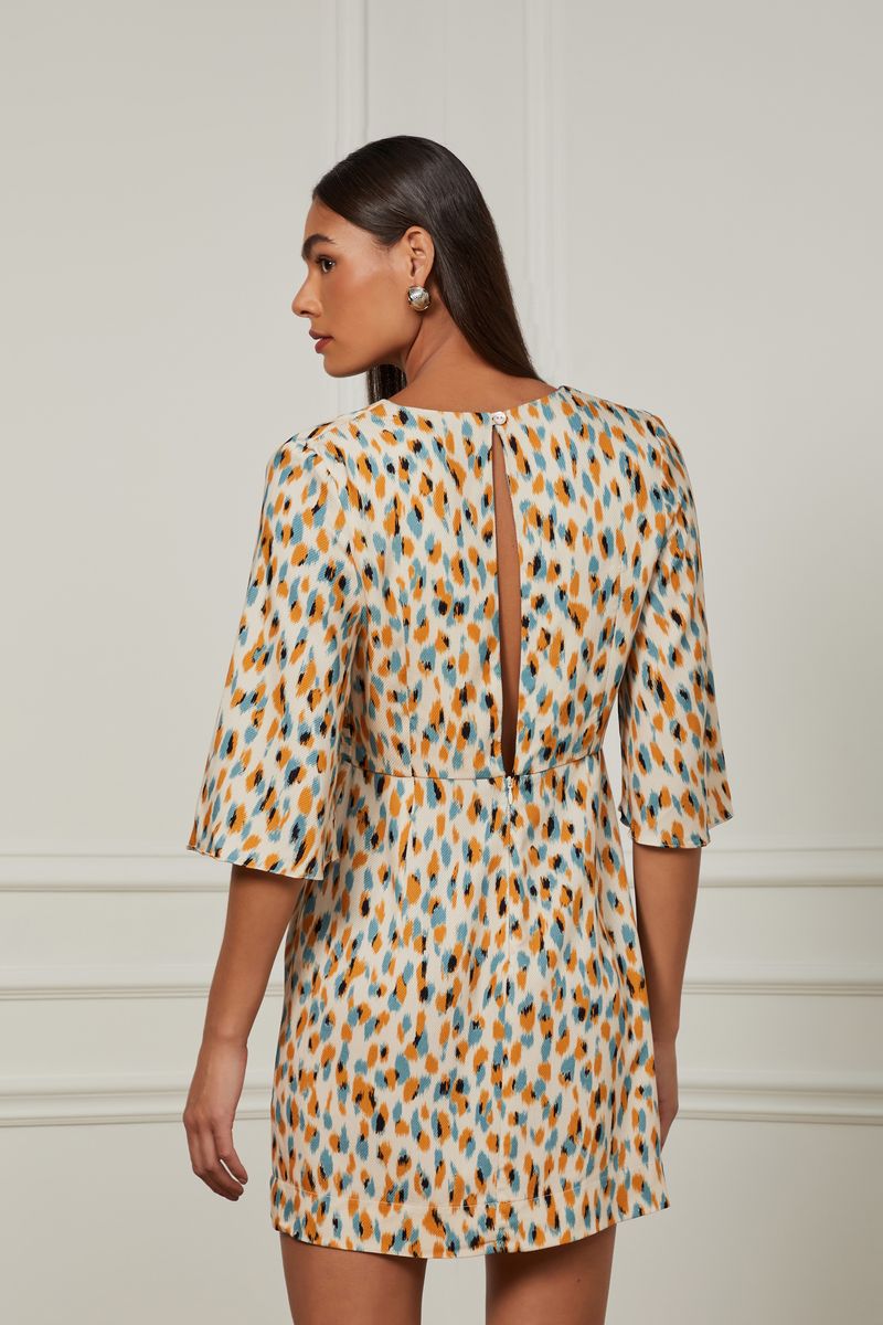 07206020_36156_3-VESTIDO-CURTO-RETO-DECOTE-V-TORCIDO-E-MANGA-3-4-ESTAMPADO