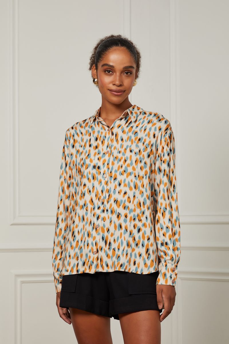 52051443_36156_2-CAMISA-OVERSIZED-MANGA-LONGA-DETALHE-AMARRACAO-NAS-LATERAIS-ESTAMPADA