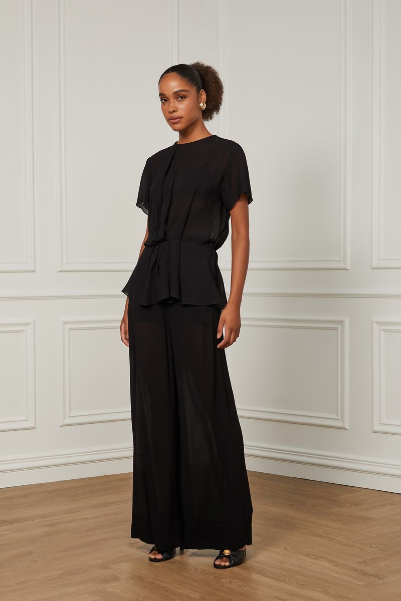 52135218_0005_2-BLUSA-COM-MANGA-CURTA-E-DETALHE-PREGAS-PRETO