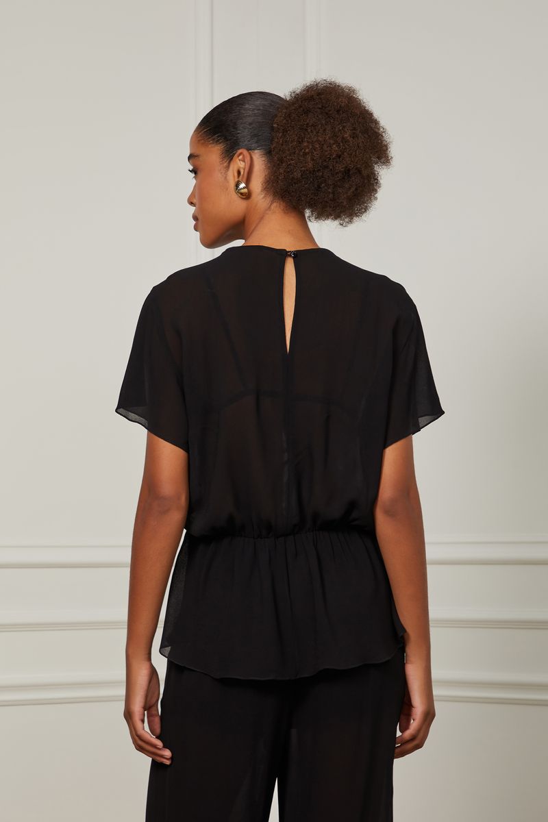 52135218_0005_3-BLUSA-COM-MANGA-CURTA-E-DETALHE-PREGAS-PRETO