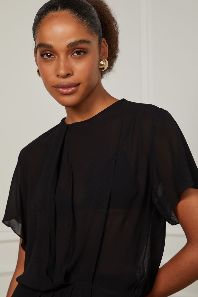 52135218_0005_4-BLUSA-COM-MANGA-CURTA-E-DETALHE-PREGAS-PRETO