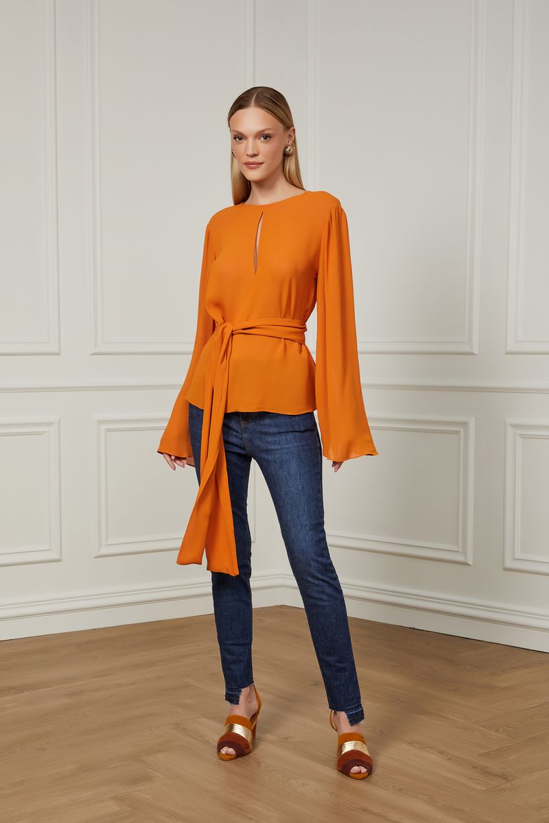 52135221_09031_2-BLUSA-DE-MANGA-COMPRIDA-E-DETALHE-GOTA-NO-DECOTE-AMARRACAO-CARAMELO