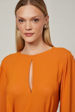 52135221_09031_4-BLUSA-DE-MANGA-COMPRIDA-E-DETALHE-GOTA-NO-DECOTE-AMARRACAO-CARAMELO