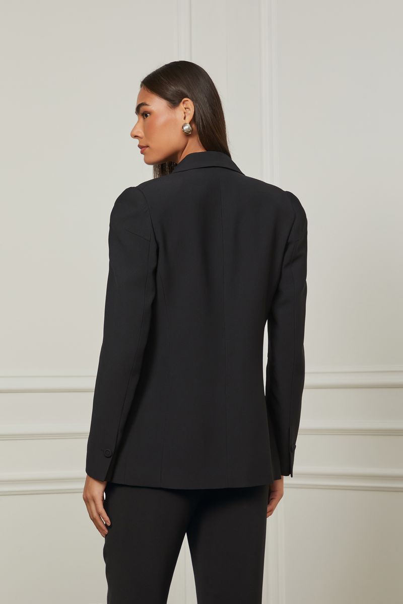 03040448_0005_3-BLAZER-DE-CREPE-COM-VOLUME-NO-OMBRO-PRETO