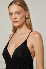 07206292_0005_2-VESTIDO-DE-RENDA-MIDI-DECOTE-V-COM-ALCA-PRETO