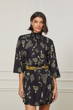07206026_36114_2-VESTIDO-CURTO-RETO-GOLA-ALTA-DE-LASTEX-MANGA-3-4-COM-DETALHE-DE-PREGAS-NA-SAIA-ESTAMPADO-IKAT