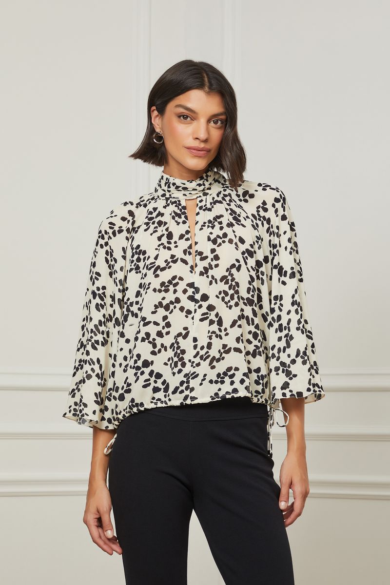 52134891_36260_1-BLUSA-CROPPED-COM-MANGA-CURTA-E-GOLA-ALTA-ESTAMPA-GRANILITE