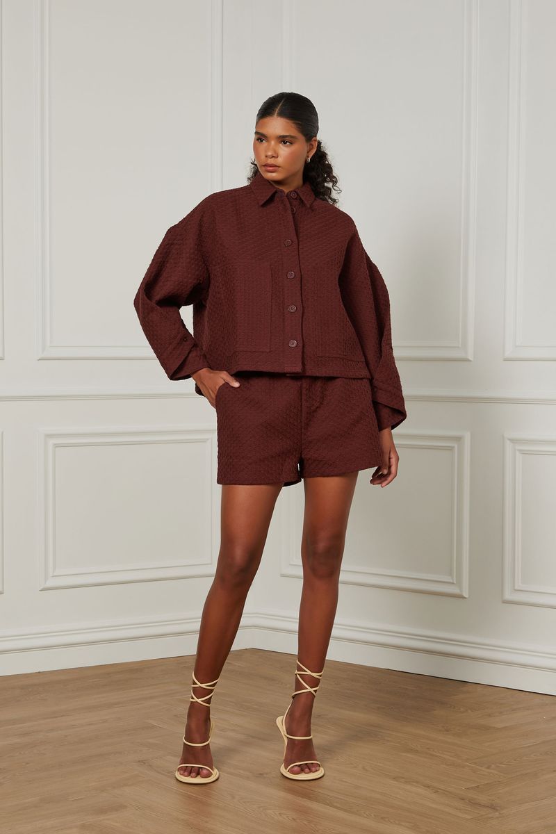 25053993_0603_1-SHORTS-CLOCHARD-COM-TEXTURA-E-CINTO