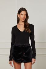 25111095_0005_4-SHORT-DE-MALHA-PRETA-COM-MIX-DE-MOLETOM-E-FUR