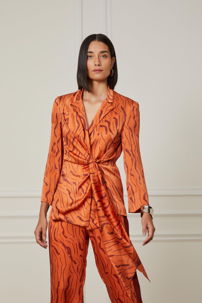 03040363_30098_1-BLAZER-DE-CETIM-DE-SEDA-TEXTURA-CASCA-AMARRACAO