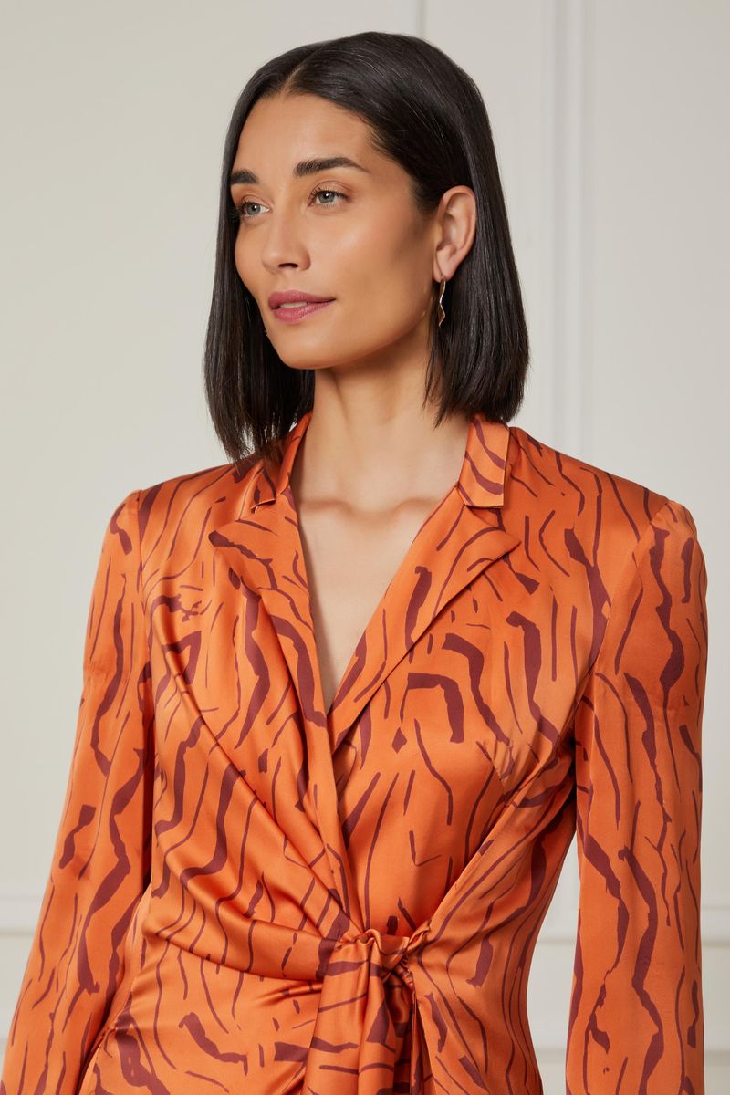 03040363_30098_4-BLAZER-DE-CETIM-DE-SEDA-TEXTURA-CASCA-AMARRACAO
