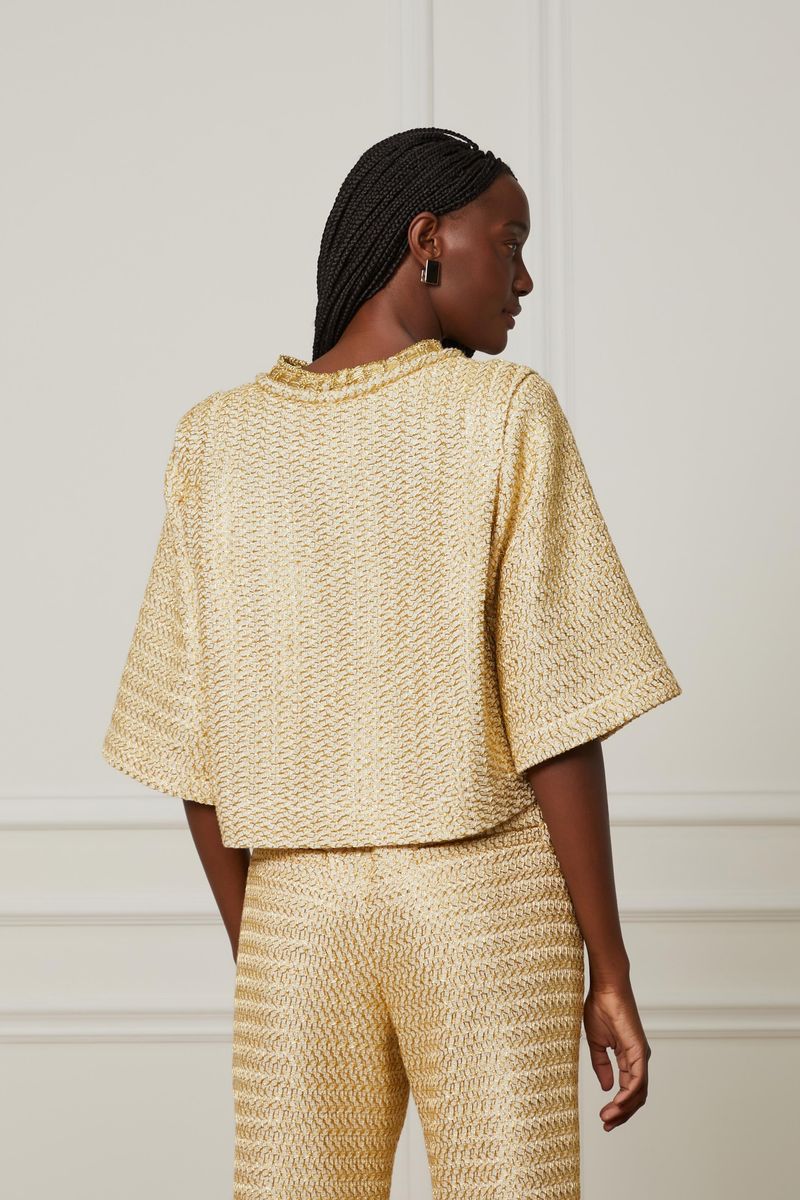 52134084_0003_3-CAMISETA-DE-TECIDO-COM-LUREX-DOURADO-OMBREIRA-E-GOLA-DE-TRICO