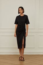 07205717_0005_1-VESTIDO-DE-MALHA-MIDI-PRETO-COM-FENDA-E-DETALHE-FRANZIDO