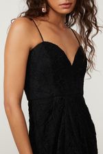07205963_0005_4-VESTIDO-DE-RENDA-CURTO-PRETO-DE-ALCA