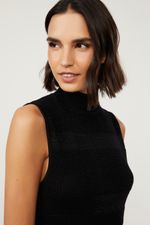 07206158_0005_4-VESTIDO-DE-TRICOT-MIDI-SEM-MANGA-COM-GOLA-ALTA-LISTRAS-PRETO