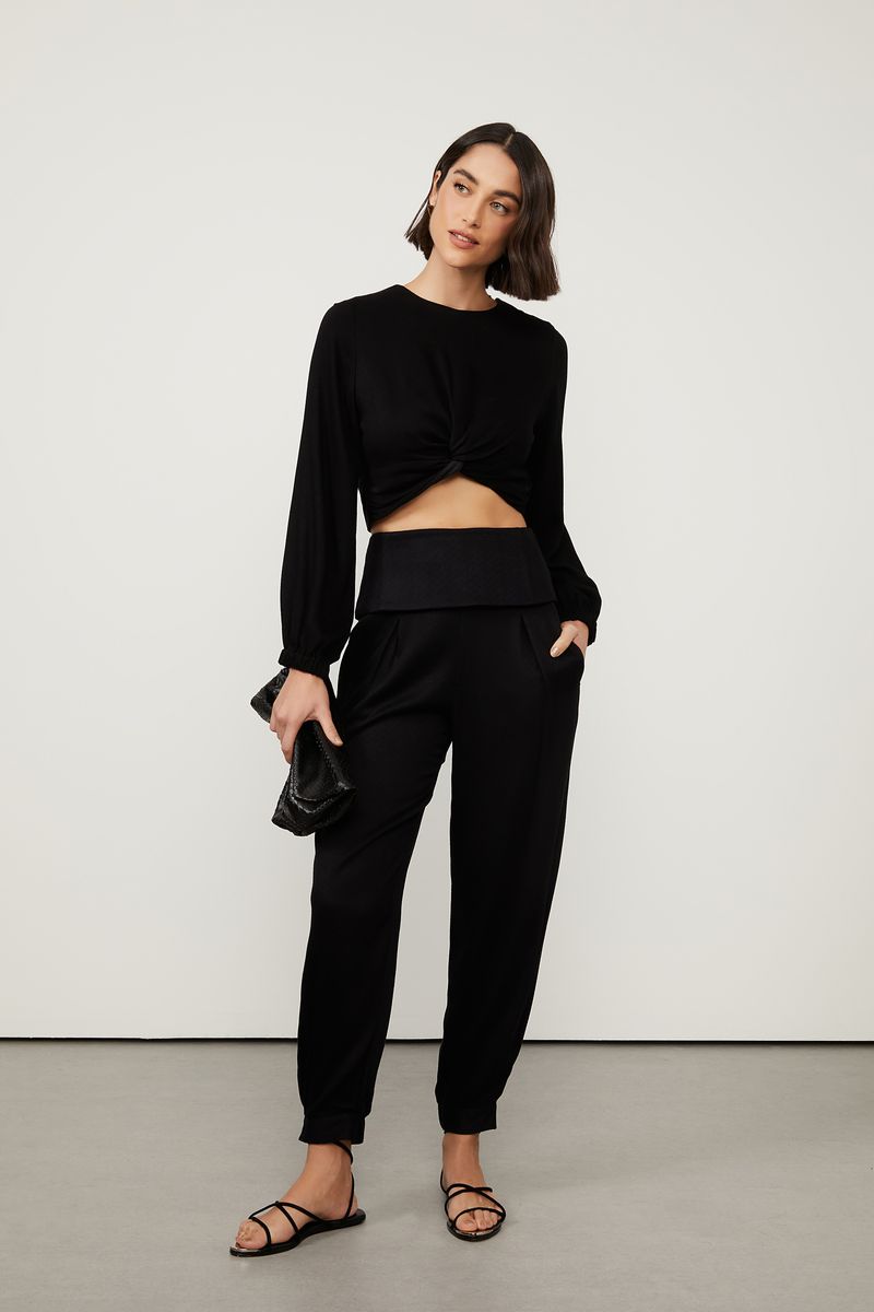 52135120_0005_2-BLUSA-CROPPED-DECOTE-REDONDO-MANGA-LONGA-DETALHE-TORCAO-PRETA