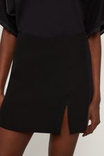 25130086_0005_2-SHORT-SAIA-CURTO-PRETO