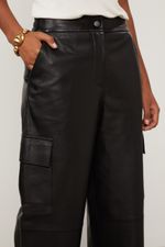 25341117_0005_4-CALCA-DE-COURO-BOLSO-LATERAL-PRETO