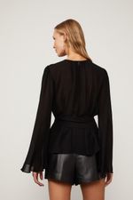 52135220_0005_3-BLUSA-DE-MANGA-COMPRIDA-E-DETALHE-GOTA-NO-DECOTE-AMARRACAO-PRETO