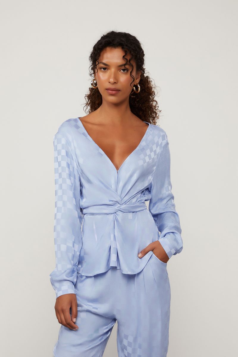 52135424_04501_1-BLUSA-JACQUARD-MANGA-LONGA-AZUL-FRENTE-TORCIDA