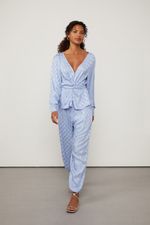 52135424_04501_2-BLUSA-JACQUARD-MANGA-LONGA-AZUL-FRENTE-TORCIDA