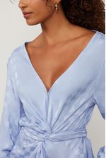 52135424_04501_4-BLUSA-JACQUARD-MANGA-LONGA-AZUL-FRENTE-TORCIDA