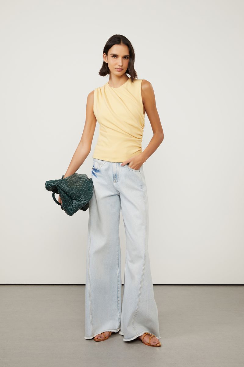 52135446_01011_2-BLUSA-DE-MALHA-CREPE-AMARELA-COM-LATERAL-FRANZIDA