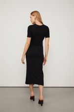 07206615_0005_3-VESTIDO-DE-MALHA-CREPE-MIDI-PRETO-COM-BABADO-E-FENDA