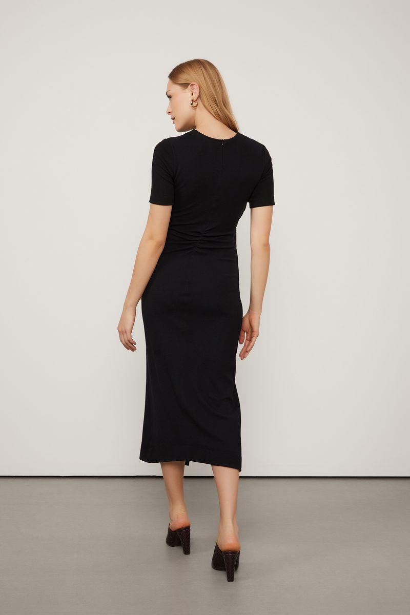 07206615_0005_3-VESTIDO-DE-MALHA-CREPE-MIDI-PRETO-COM-BABADO-E-FENDA