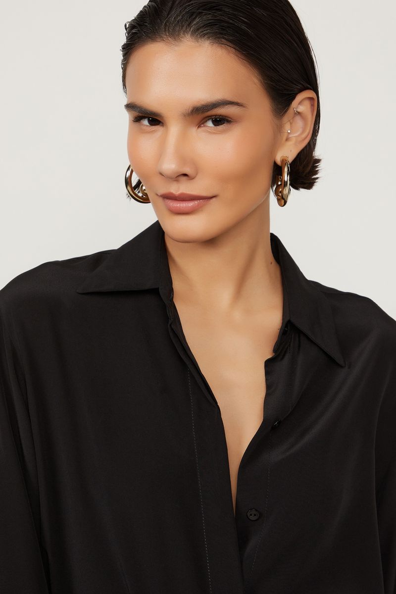 52051568_0005_4-CAMISA-DE-SESA-AMPLA-PRETA-MANGA-LONGA
