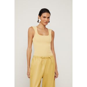 Regata De Tricot Amarelo Com Decote Quadrado