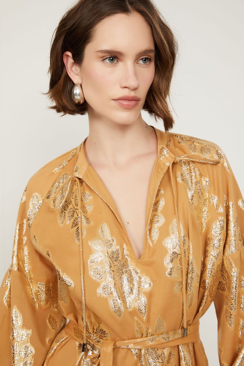 07206387_0003_4-VESTIDO-BATA-DE-JACQUARD-DOURADO