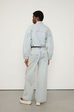 25341796_0101_3-CALCA-JEANS-WIDE-LEG-COM-MONOGRAMA-HOT-FIX