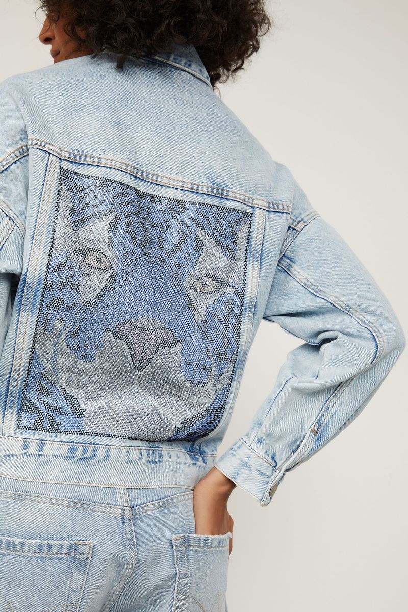 03011649_0101_5-JAQUETA-JEANS-COM-TIGRE-HOT-FIX