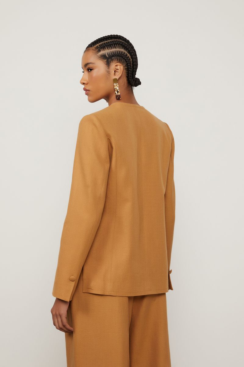 03040478_6048_3-BLAZER-ALONGADO-MARROM-NOZES-SEM-LAPELA