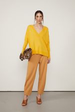 03560046_09256_2-BLUSA-DE-TRICOT-AMARELO-COM-MANGA-LONGA-E-DECOTE-V